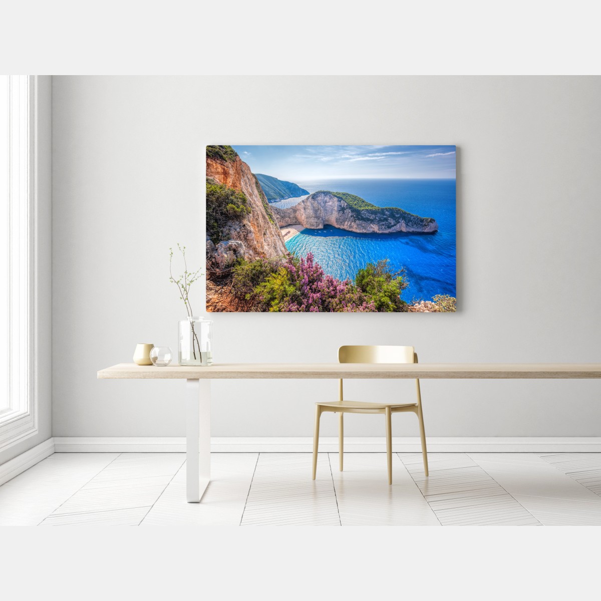 Obraz na płótnie Navagio plaża o zachodzie słońca z turkusowym morzem i dzikimi kwiatami – Wallissimo® Obraz na płótnie Navagio plaża o zachodzie słońca z turkusowym morzem i dzikimi kwiatami – Wallissimo®