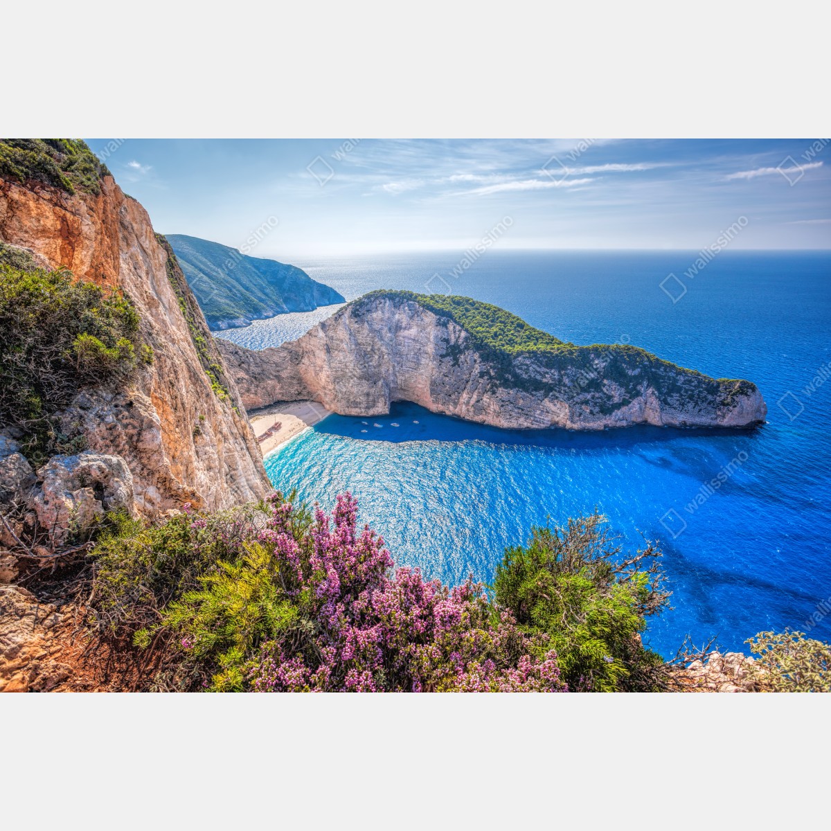 Obraz na płótnie Navagio plaża o zachodzie słońca z turkusowym morzem i dzikimi kwiatami – Wallissimo® Obraz na płótnie Navagio plaża o zachodzie słońca z turkusowym morzem i dzikimi kwiatami – Wallissimo®