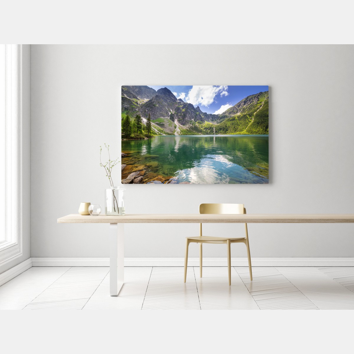 Obraz na płótnie spokojne szmaragdowe jezioro górskie ze skalistymi szczytami – Wallissimo® Obraz na płótnie spokojne szmaragdowe jezioro górskie ze skalistymi szczytami – Wallissimo®