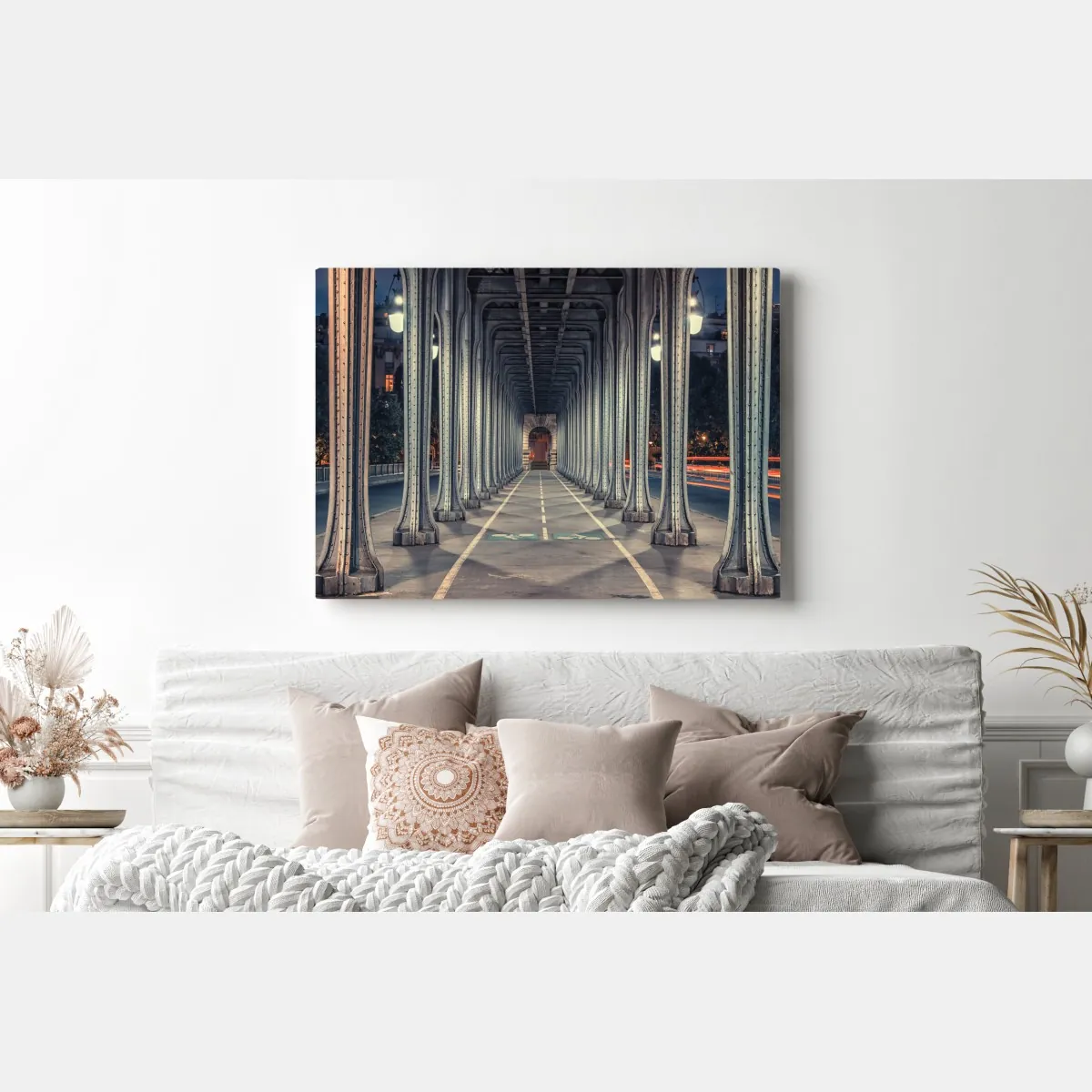 Obraz na płótnie symetryczny korytarz stalowego mostu nocą – Wallissimo® Obraz na płótnie symetryczny korytarz stalowego mostu nocą – Wallissimo®