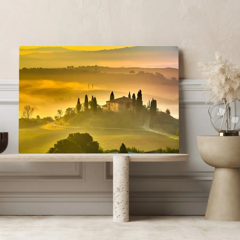 Obraz na płótnie Toskania o świcie nad złotymi wzgórzami – Wallissimo® Obraz na płótnie Toskania o świcie nad złotymi wzgórzami – Wallissimo®