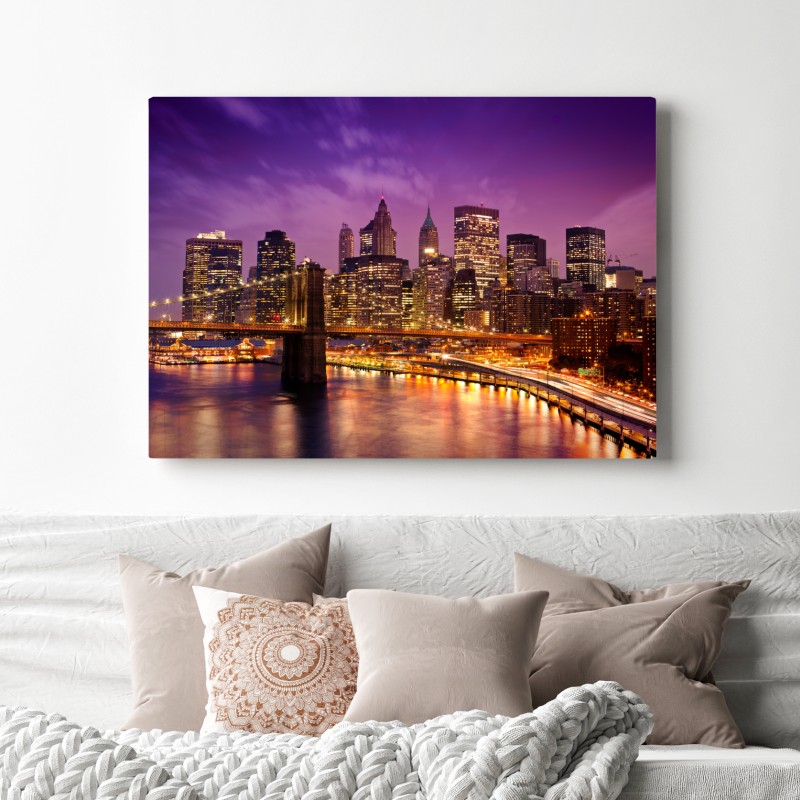 Obraz na płótnie fioletowa panorama miasta z oświetlonym mostem – Wallissimo® Obraz na płótnie fioletowa panorama miasta z oświetlonym mostem – Wallissimo®