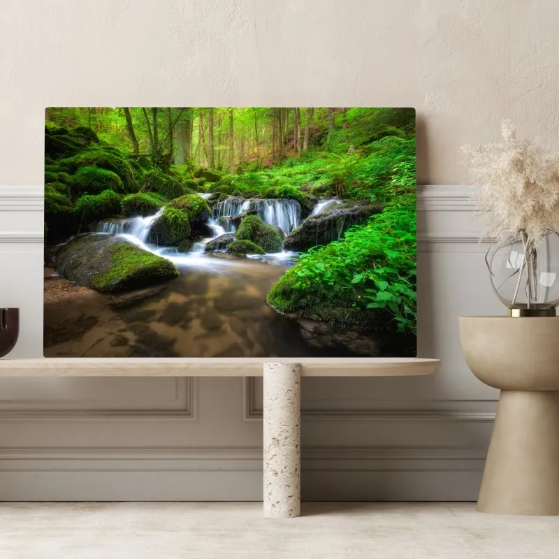 Obraz na płótnie spokojny mechowy wodospad w lesie – Wallissimo® Obraz na płótnie spokojny mechowy wodospad w lesie – Wallissimo®