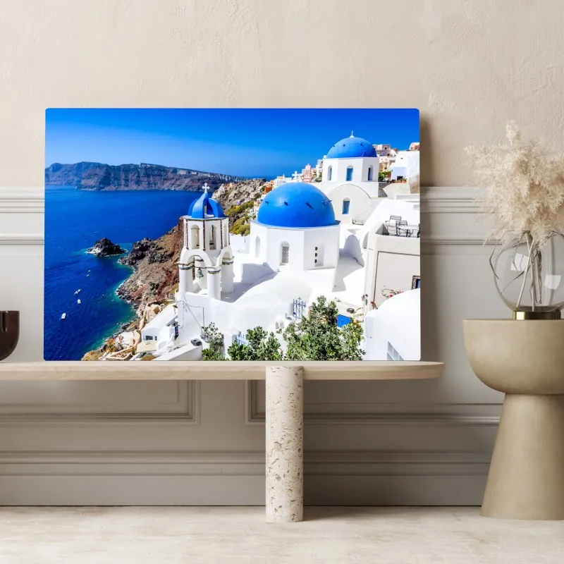 Obraz na płótnie Santorini niebieskie kopuły nad kalderą – Wallissimo® Obraz na płótnie Santorini niebieskie kopuły nad kalderą – Wallissimo®