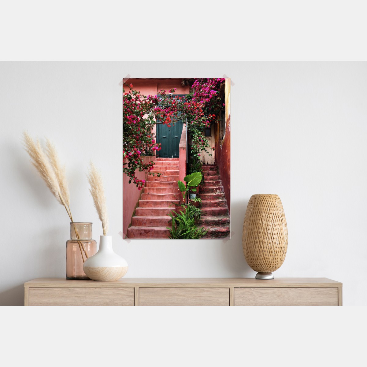 Plakat schody z bugenwillą i zielenią – Wallissimo® Plakat schody z bugenwillą i zielenią – Wallissimo®