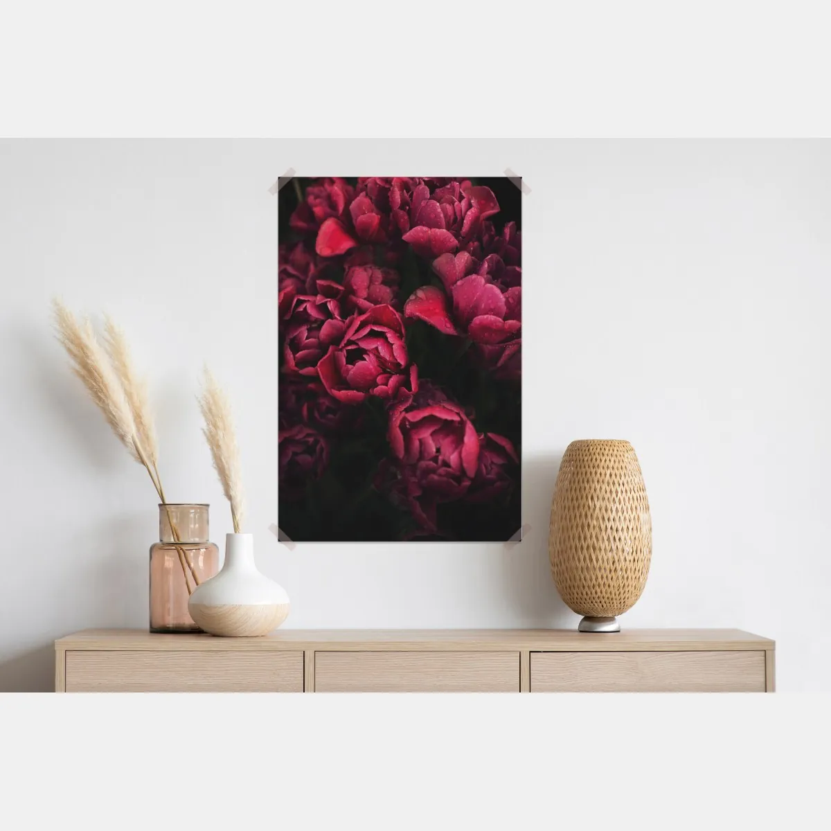 Plakat głębokie bordowe kwiaty z kroplami wody – Wallissimo® Plakat głębokie bordowe kwiaty z kroplami wody – Wallissimo®