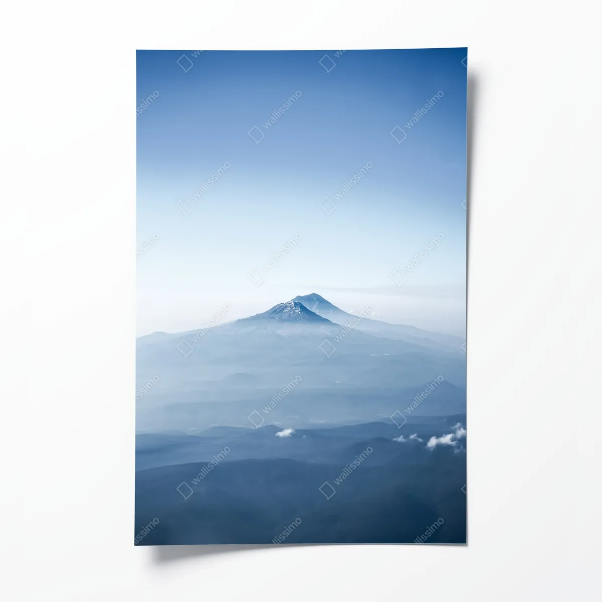 Plakat mglisty niebieski szczyt górski – Wallissimo® Plakat mglisty niebieski szczyt górski – Wallissimo®