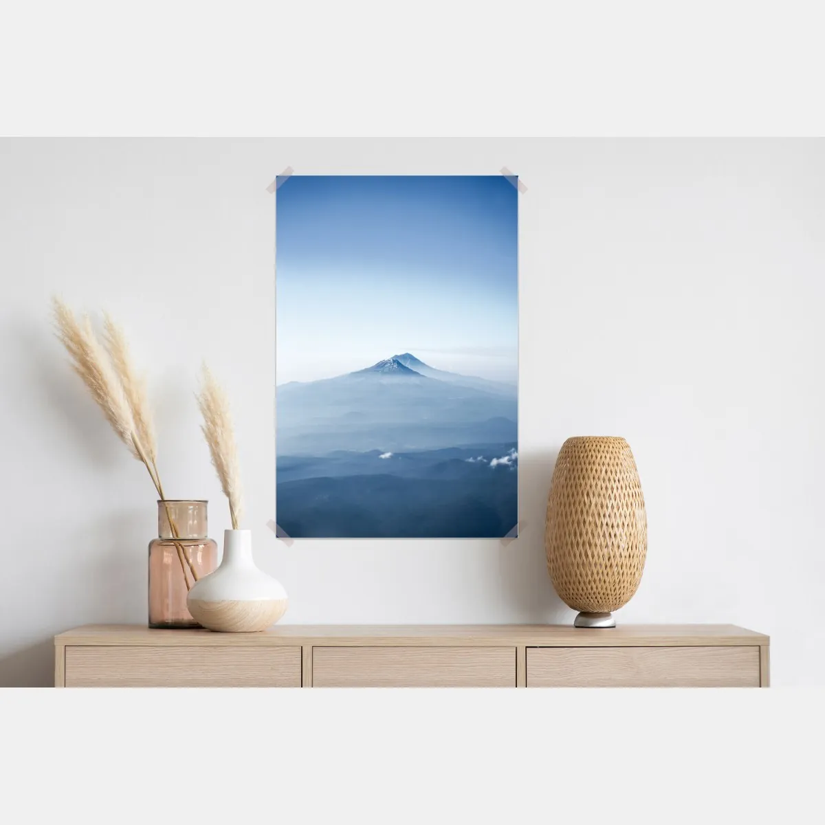 Plakat mglisty niebieski szczyt górski – Wallissimo® Plakat mglisty niebieski szczyt górski – Wallissimo®