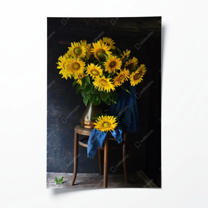 Plakat wibrujący bukiet słoneczników na vintage stołku