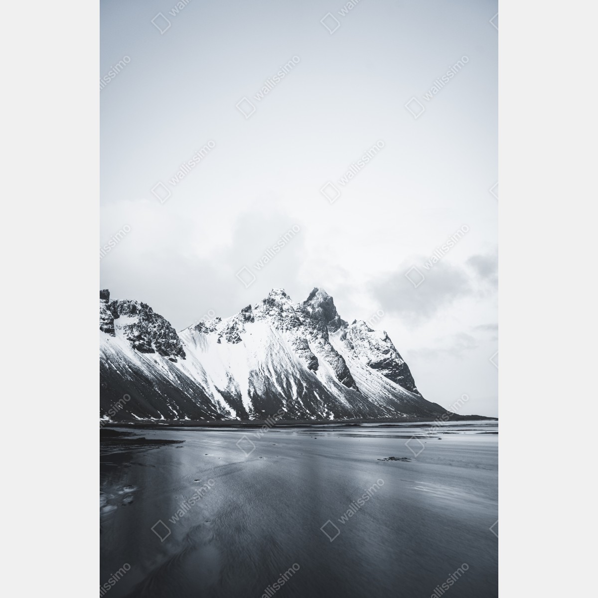 Plakat spokojny ośnieżony krajobraz górski nad morzem – Wallissimo® Plakat spokojny ośnieżony krajobraz górski nad morzem – Wallissimo®