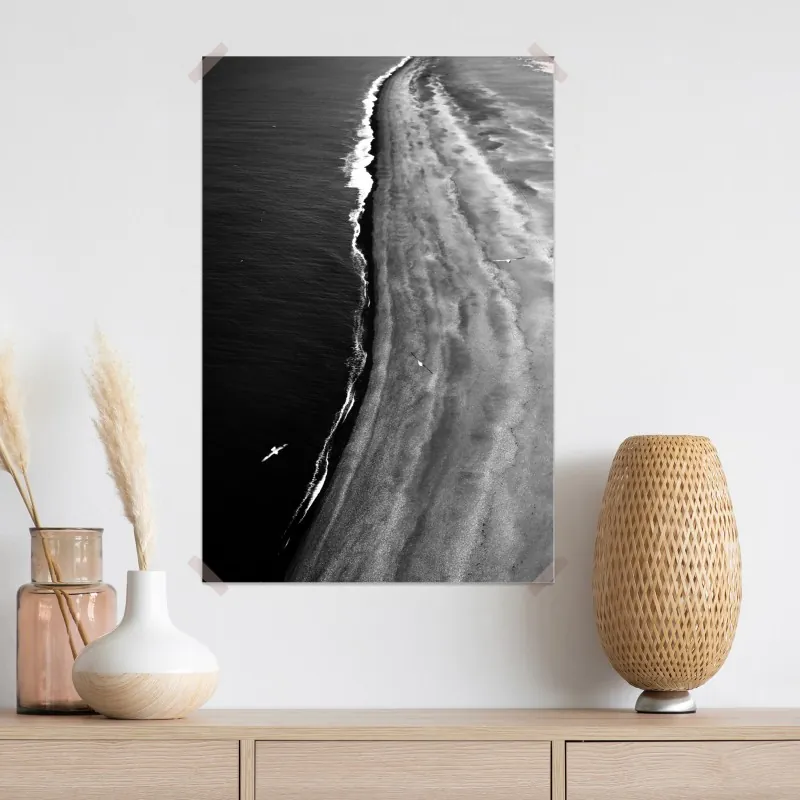 Plakat monochromatyczne wybrzeże z lotu ptaka – Wallissimo® Plakat monochromatyczne wybrzeże z lotu ptaka – Wallissimo®