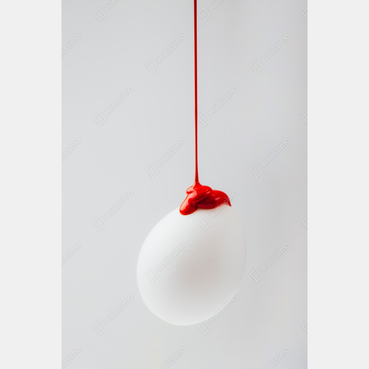 Plakat czerwona kropla na białym jajku – Wallissimo® Plakat czerwona kropla na białym jajku – Wallissimo®