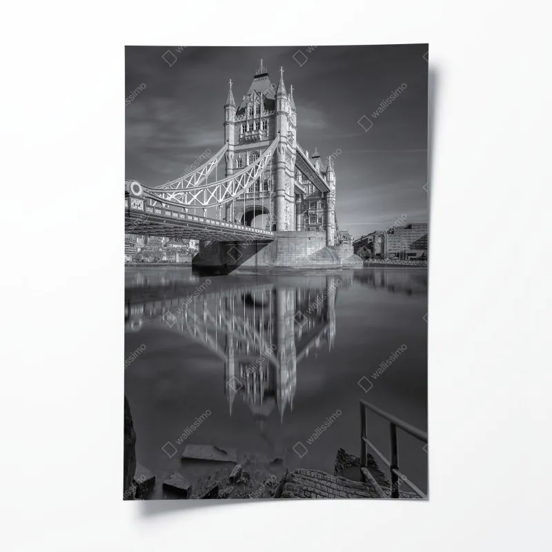 Plakat Tower Bridge odbicie w odcieniach szarości