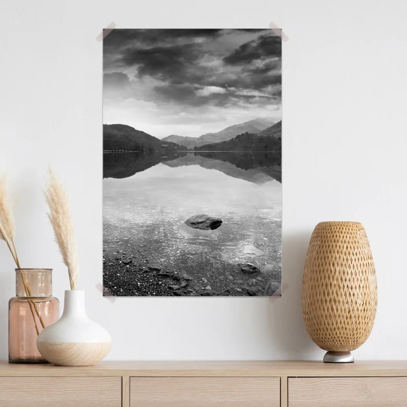 Plakat spokojne jezioro z górskim odbiciem – Wallissimo® Plakat spokojne jezioro z górskim odbiciem – Wallissimo®
