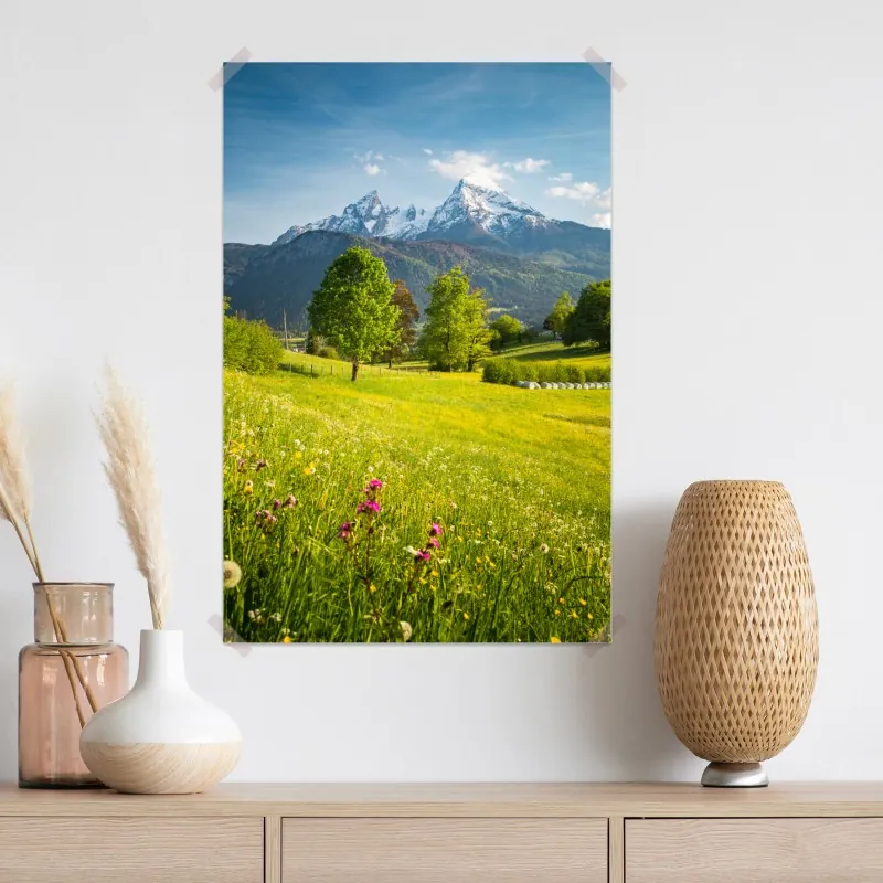 Plakat alpejska wiosenna łąka pod śnieżnymi szczytami – Wallissimo® Plakat alpejska wiosenna łąka pod śnieżnymi szczytami – Wallissimo®