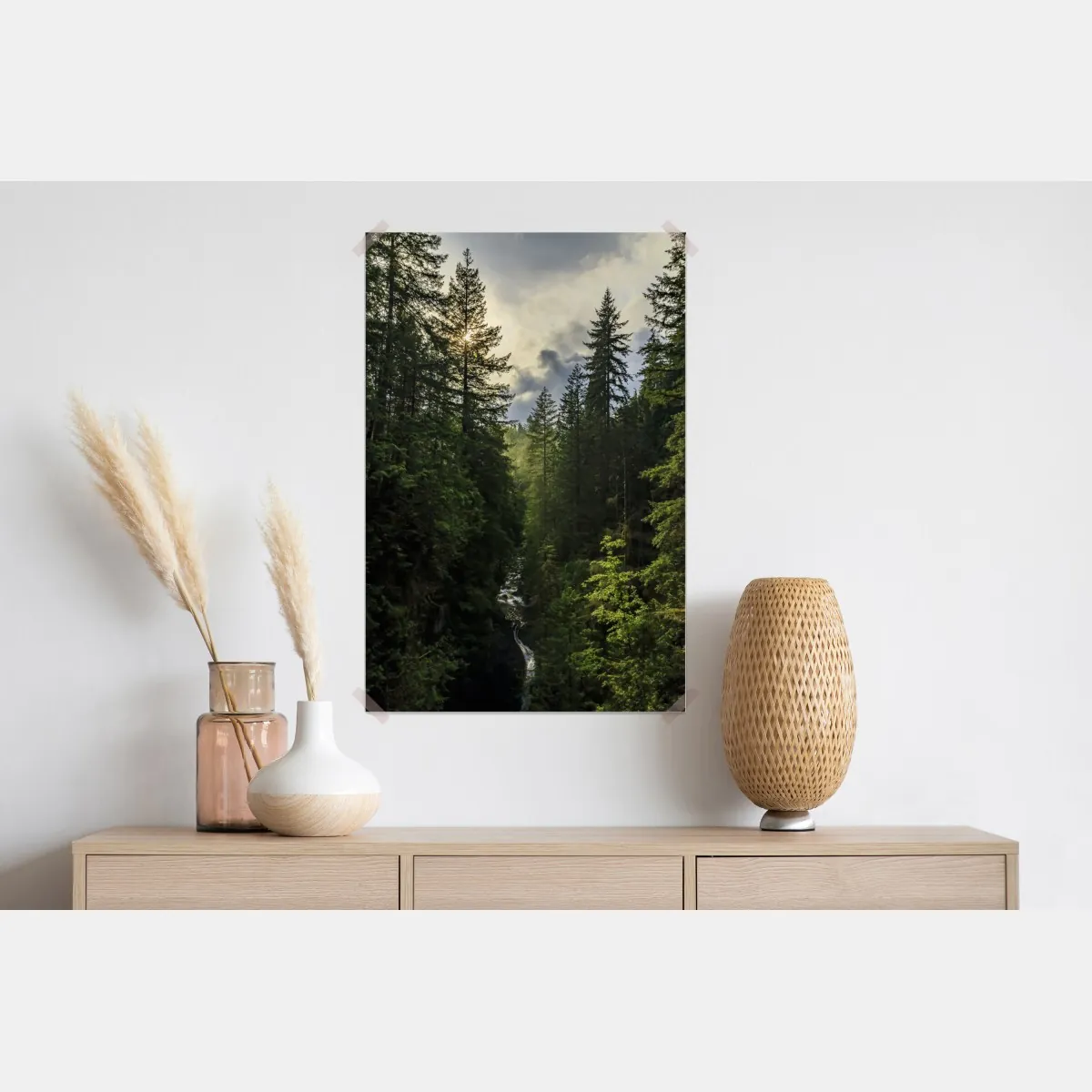 Plakat mglisty iglasty las z wodospadem – Wallissimo® Plakat mglisty iglasty las z wodospadem – Wallissimo®