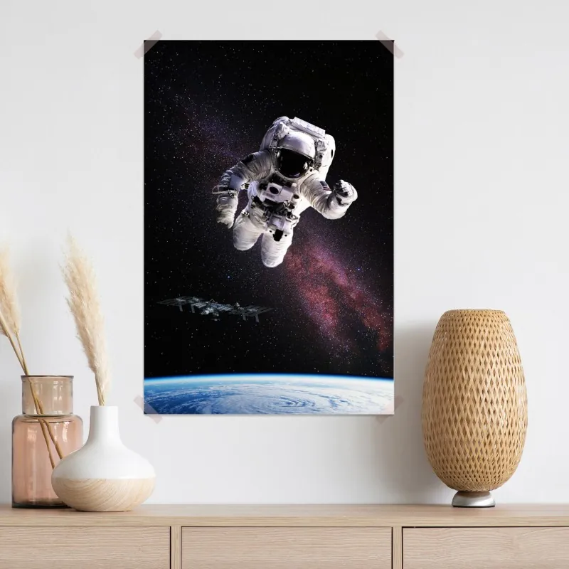 Plakat astronauta nad Ziemią i galaktyką – Wallissimo® Plakat astronauta nad Ziemią i galaktyką – Wallissimo®