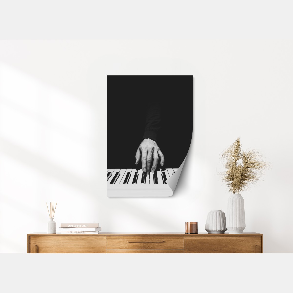 Plakat monochromatyczne zbliżenie ręki przy pianinie – Wallissimo® Plakat monochromatyczne zbliżenie ręki przy pianinie – Wallissimo®