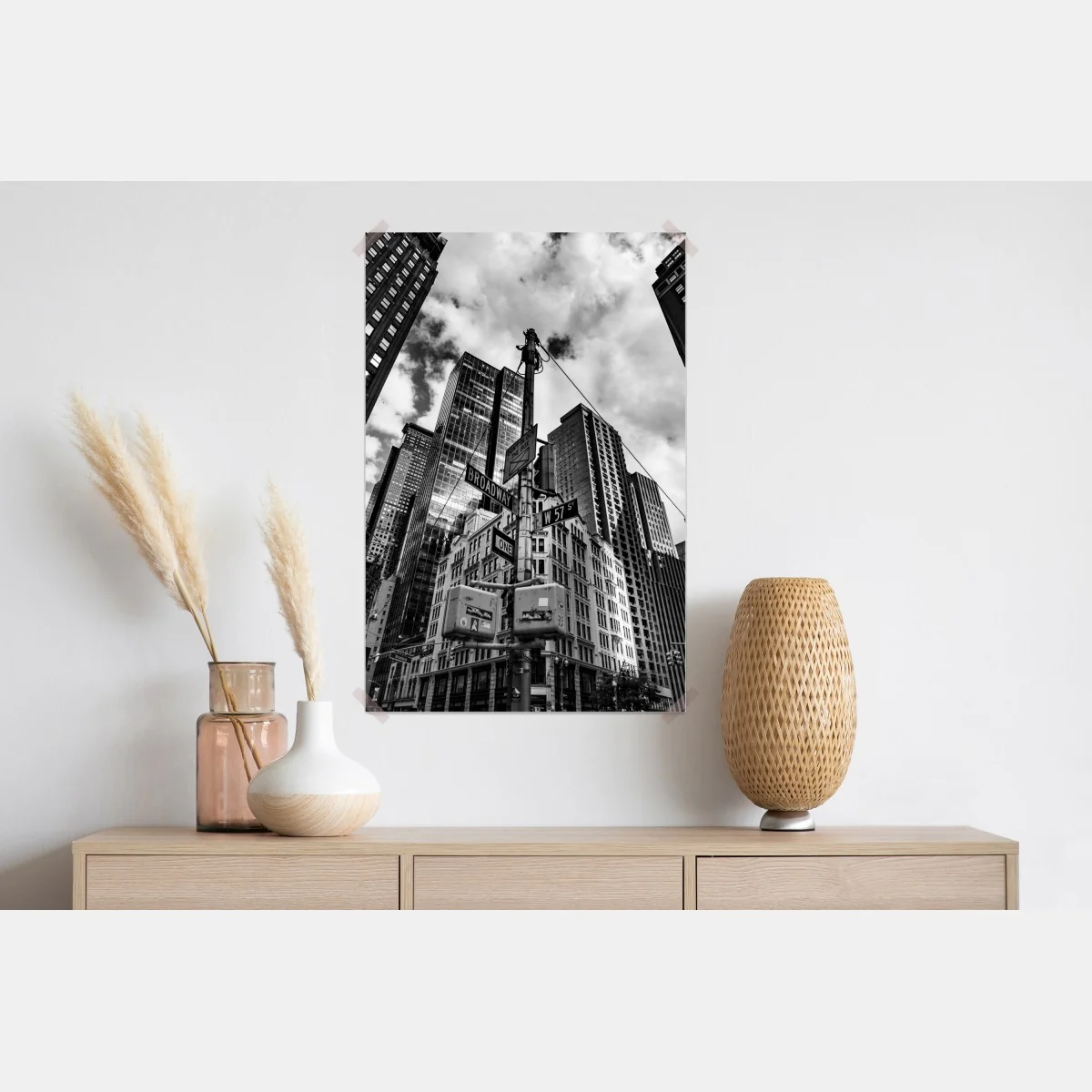 Plakat Broadway i W 57 St — miejska panorama w czerni i bieli – Wallissimo® Plakat Broadway i W 57 St — miejska panorama w czerni i bieli – Wallissimo®