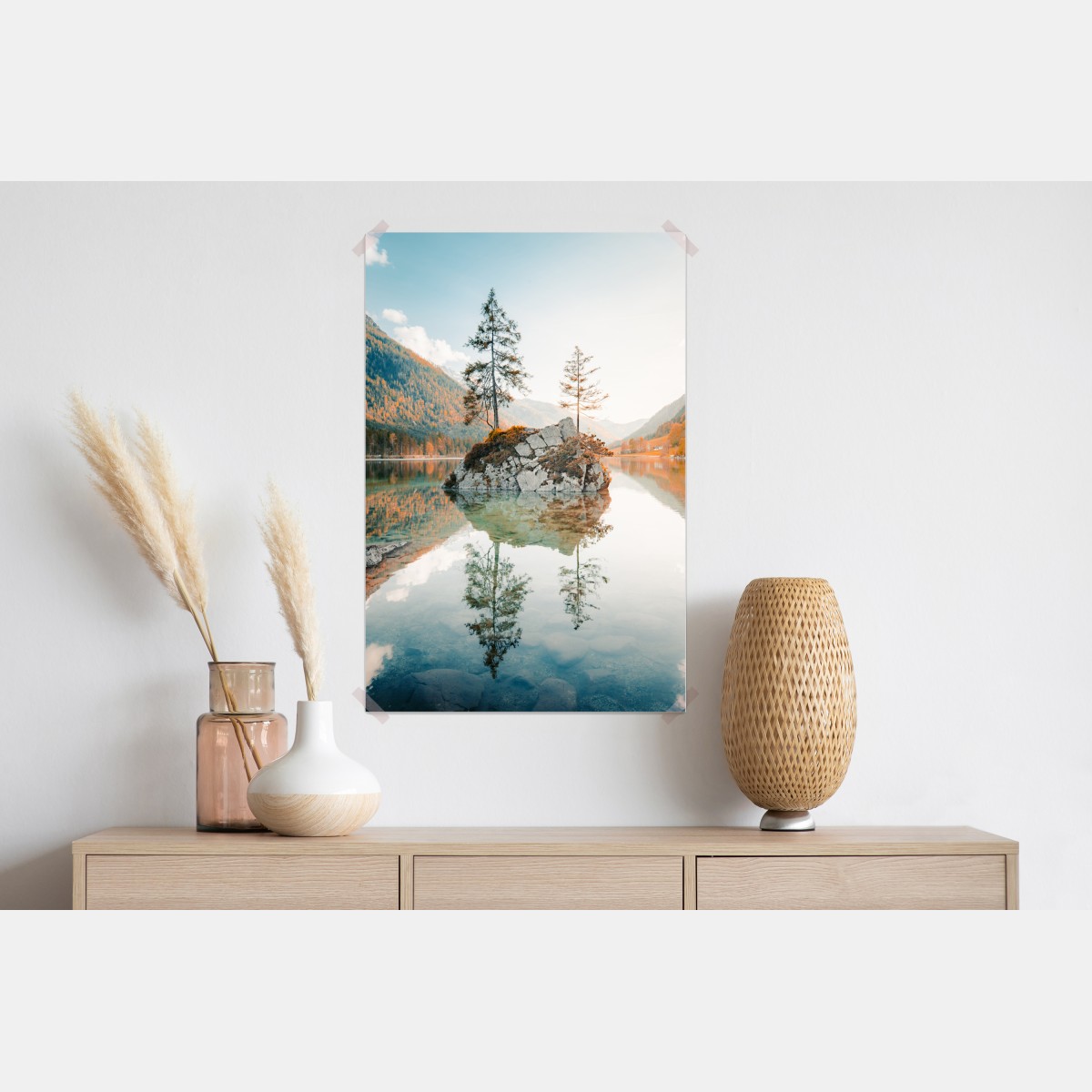 Plakat słoneczna skalna wyspa nad jeziorem Hintersee – Wallissimo® Plakat słoneczna skalna wyspa nad jeziorem Hintersee – Wallissimo®