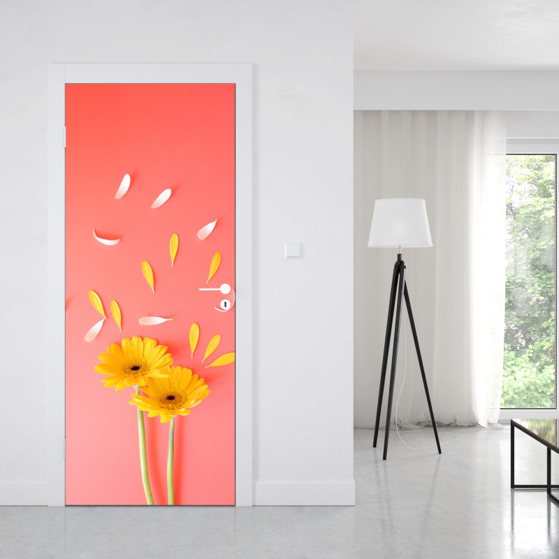 Naklejka na drzwi słoneczne żółte gerbery na koralowym tle – Wallissimo® Naklejka na drzwi słoneczne żółte gerbery na koralowym tle – Wallissimo®