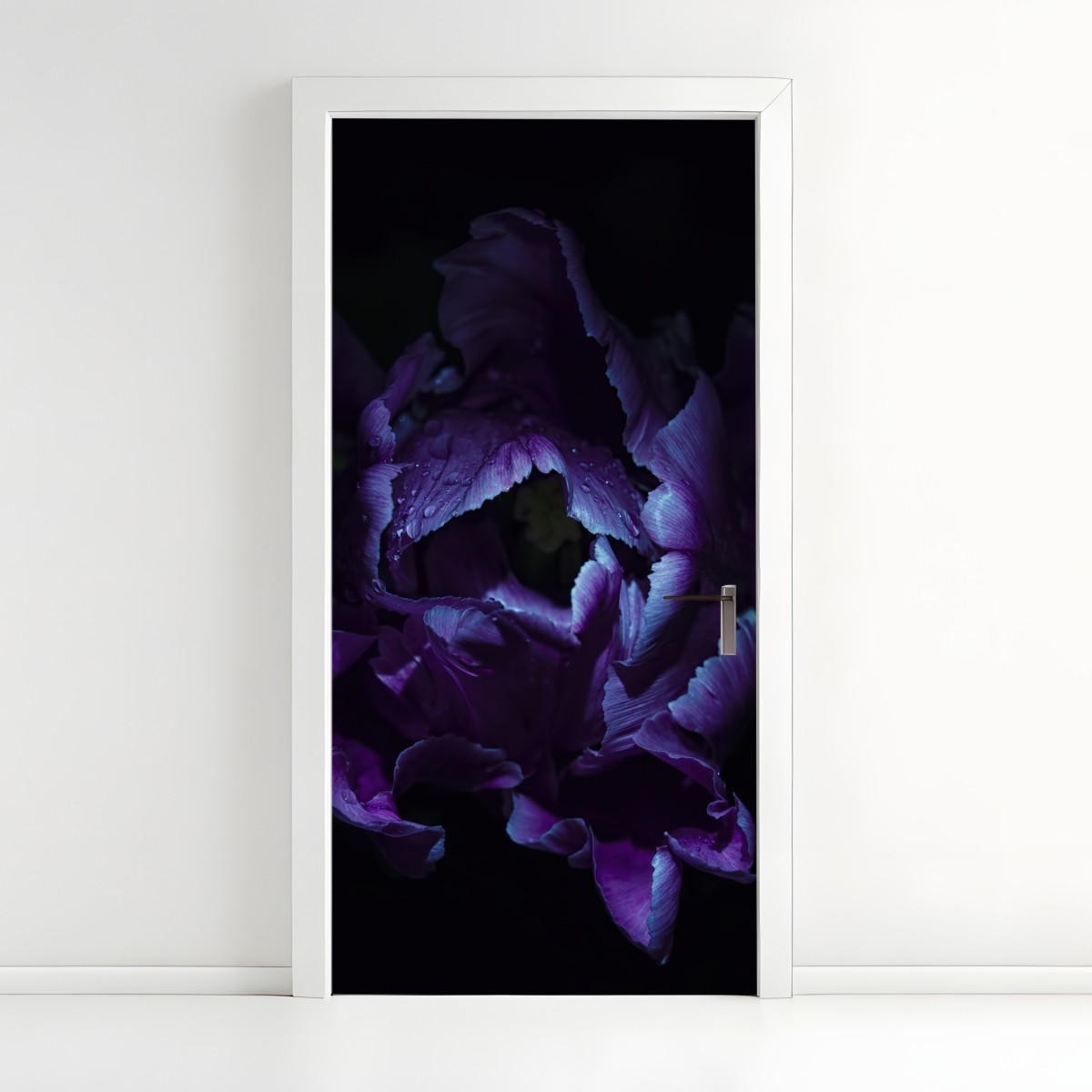Door sticker purple tulip in ultraviolet glow – Wallissimo®