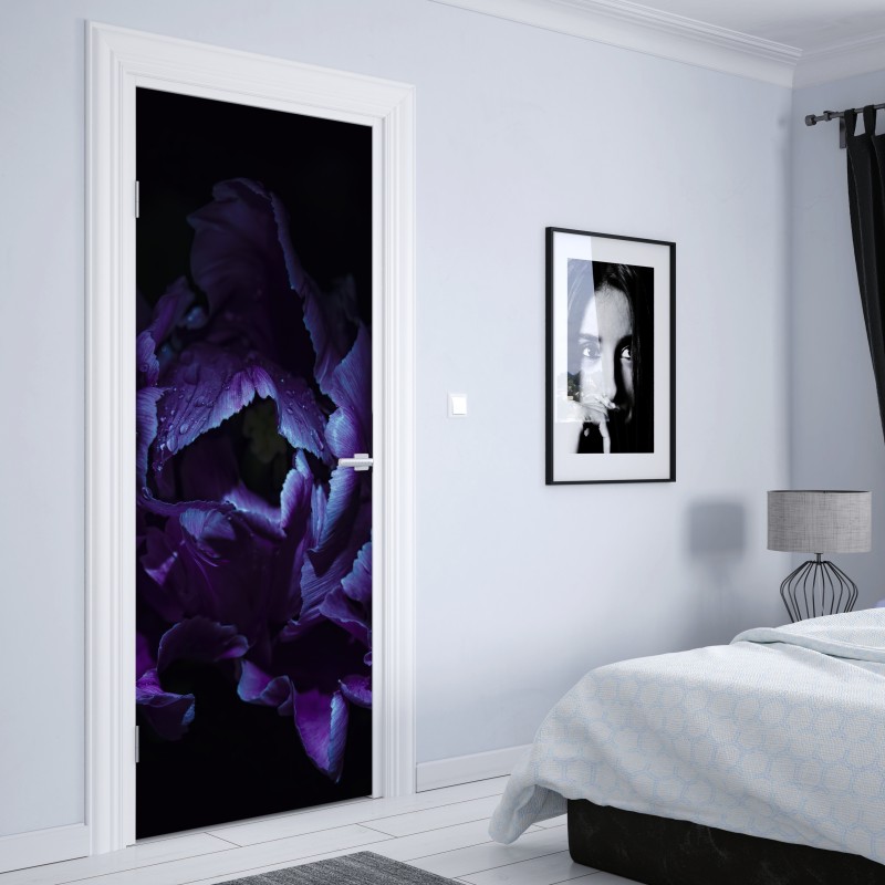 Naklejka na drzwi fioletowy tulipan w ultrafiolecie – Wallissimo® Naklejka na drzwi fioletowy tulipan w ultrafiolecie – Wallissimo®