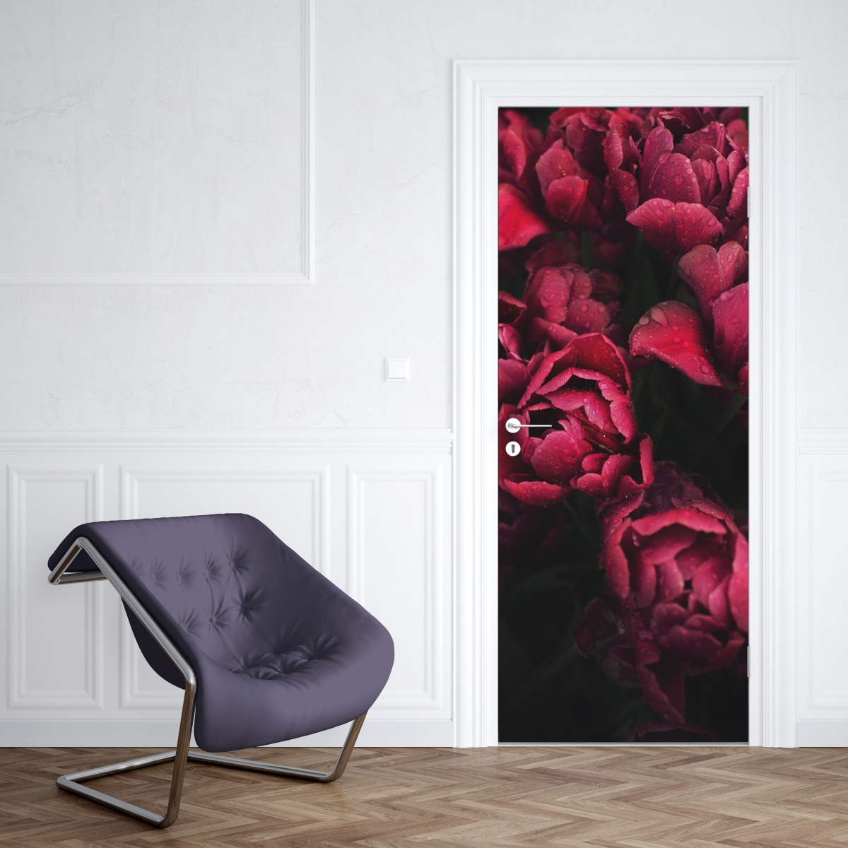 Naklejka na drzwi głębokie bordowe kwiaty z kroplami wody – Wallissimo® Naklejka na drzwi głębokie bordowe kwiaty z kroplami wody – Wallissimo®