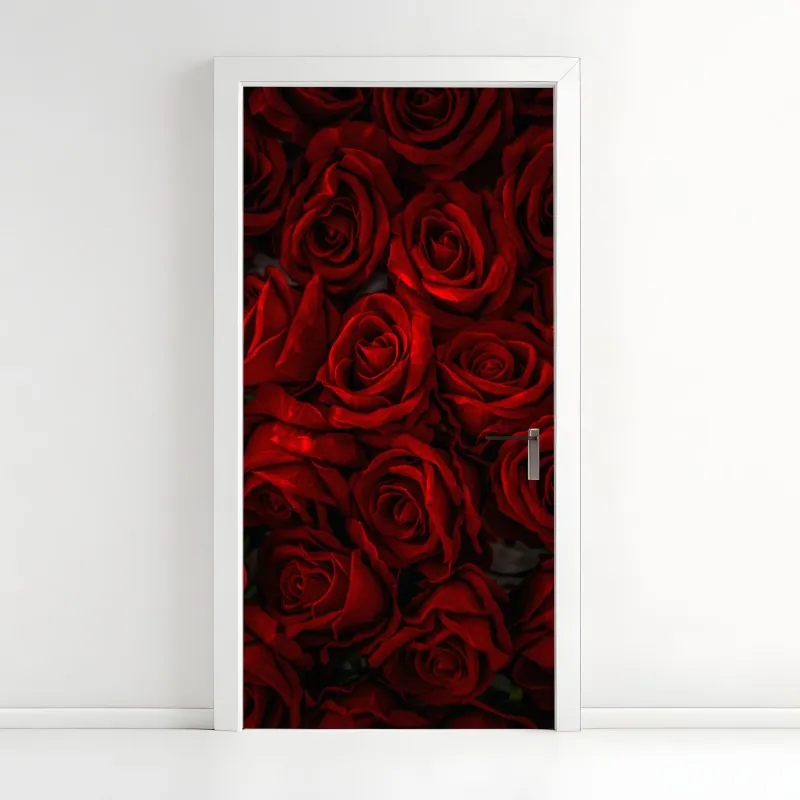 Naklejka na drzwi intensywne czerwone róże z bliska