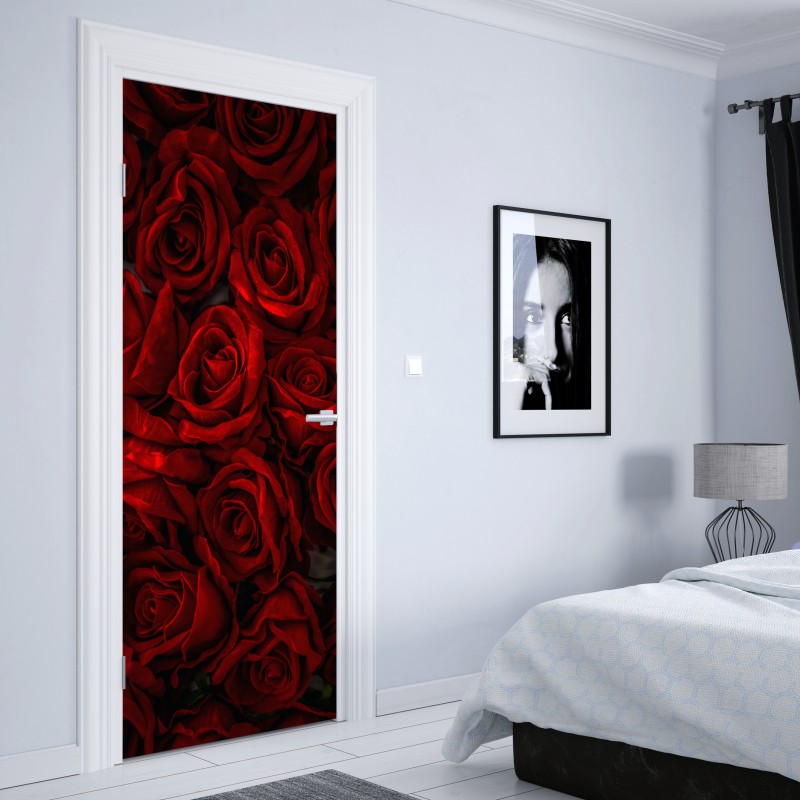Naklejka na drzwi intensywne czerwone róże z bliska – Wallissimo® Naklejka na drzwi intensywne czerwone róże z bliska – Wallissimo®
