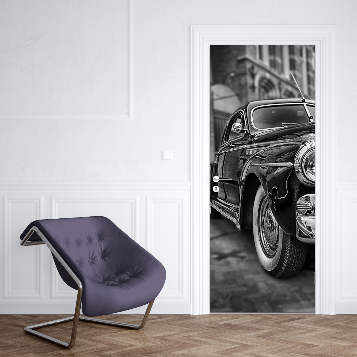 Naklejka na drzwi zabytkowy klasyczny samochód na brukowanej ulicy – Wallissimo® Naklejka na drzwi zabytkowy klasyczny samochód na brukowanej ulicy – Wallissimo®