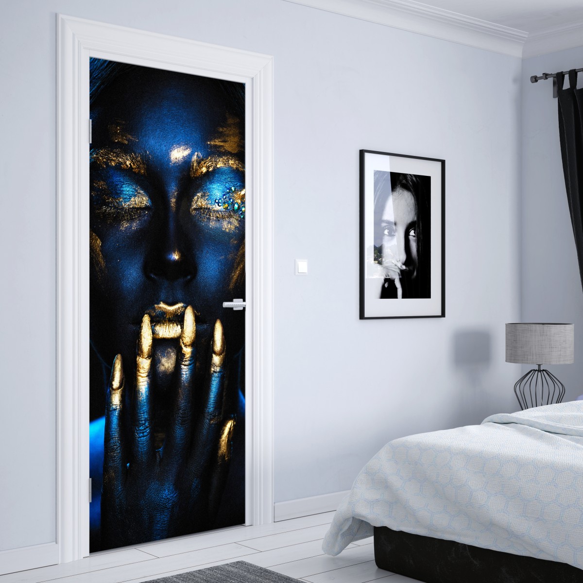 Naklejka na drzwi mistyczny portret w złocie i błękicie – Wallissimo® Naklejka na drzwi mistyczny portret w złocie i błękicie – Wallissimo®