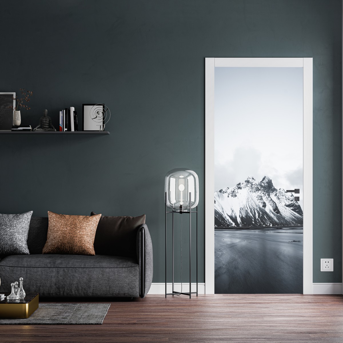 Naklejka na drzwi spokojny ośnieżony krajobraz górski nad morzem – Wallissimo® Naklejka na drzwi spokojny ośnieżony krajobraz górski nad morzem – Wallissimo®