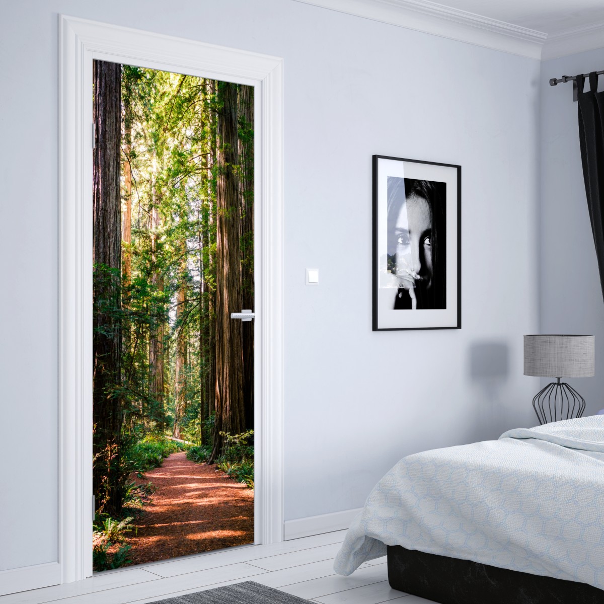 Naklejka na drzwi majestatyczna ścieżka w lesie sekwoi – Wallissimo® Naklejka na drzwi majestatyczna ścieżka w lesie sekwoi – Wallissimo®