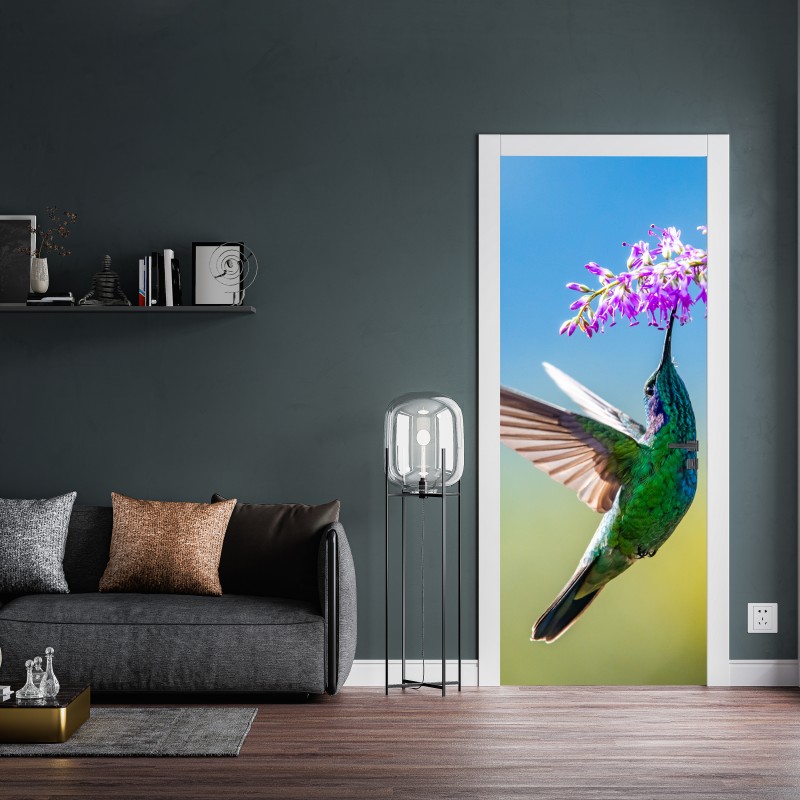 Naklejka na drzwi koliber przy fioletowym kwiecie – Wallissimo® Naklejka na drzwi koliber przy fioletowym kwiecie – Wallissimo®