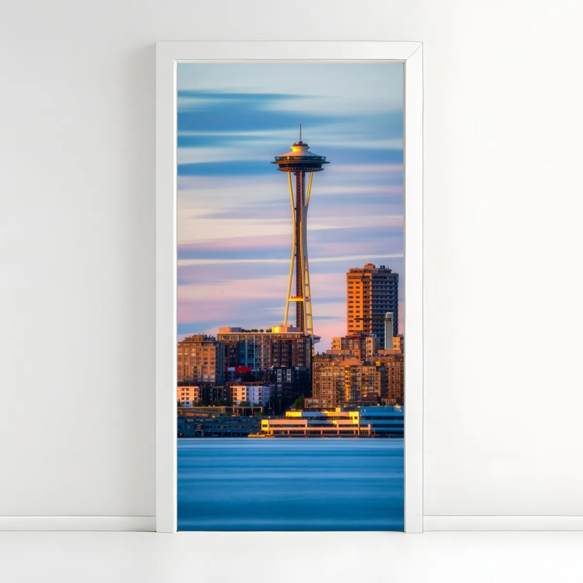 Naklejka na drzwi panorama Seattle ze Space Needle o zachodzie słońca – Wallissimo® Naklejka na drzwi panorama Seattle ze Space Needle o zachodzie słońca – Wallissimo®