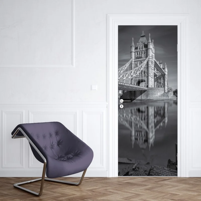 Naklejka na drzwi most Manhattan w kadrze brukowanej ulicy – Wallissimo®