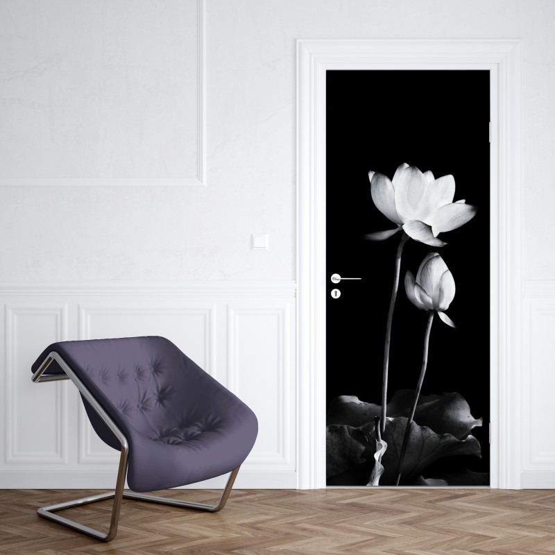 Naklejka na drzwi biały lotos w monochromie – Wallissimo® Naklejka na drzwi biały lotos w monochromie – Wallissimo®