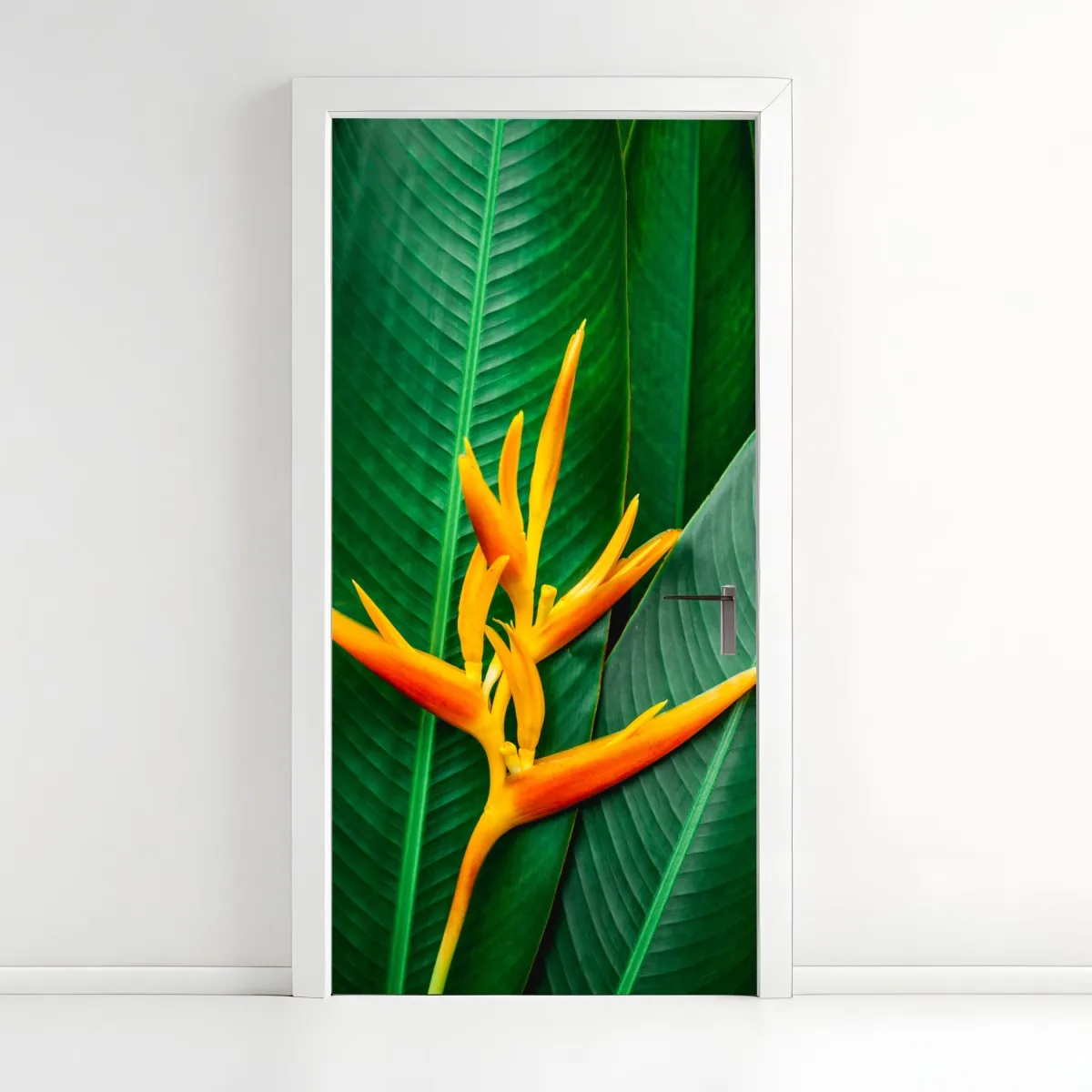 Naklejka na drzwi żywa heliconia na zielonych liściach – Wallissimo® Naklejka na drzwi żywa heliconia na zielonych liściach – Wallissimo®