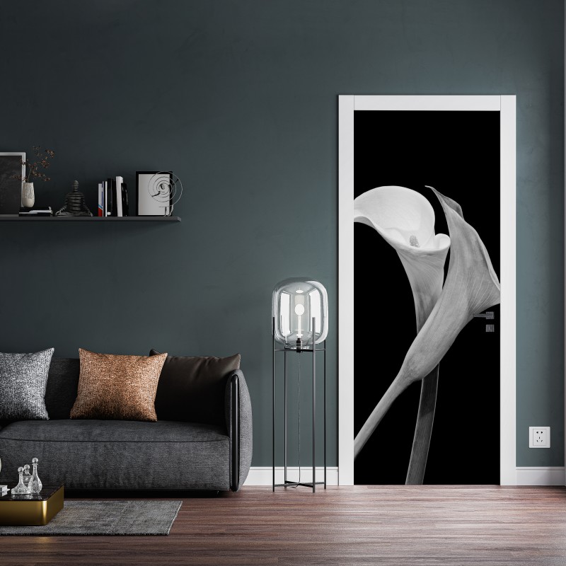 Naklejka na drzwi eleganckie kalie w monochromie – Wallissimo® Naklejka na drzwi eleganckie kalie w monochromie – Wallissimo®