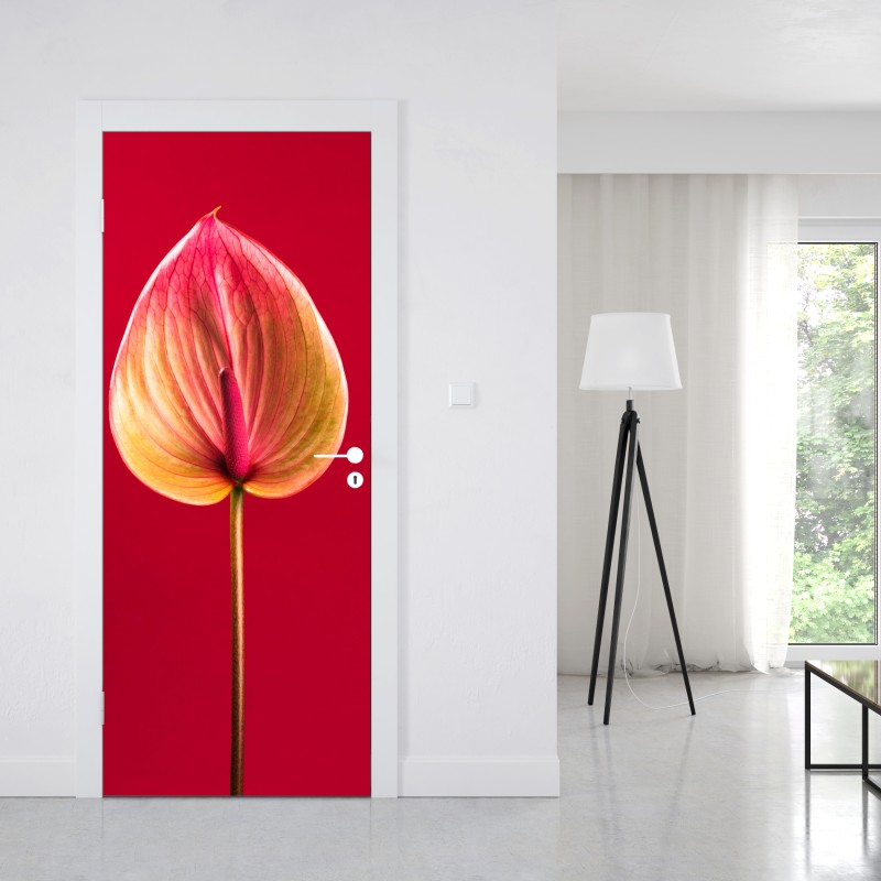 Naklejka na drzwi eleganckie anturium na czerwonym tle – Wallissimo® Naklejka na drzwi eleganckie anturium na czerwonym tle – Wallissimo®