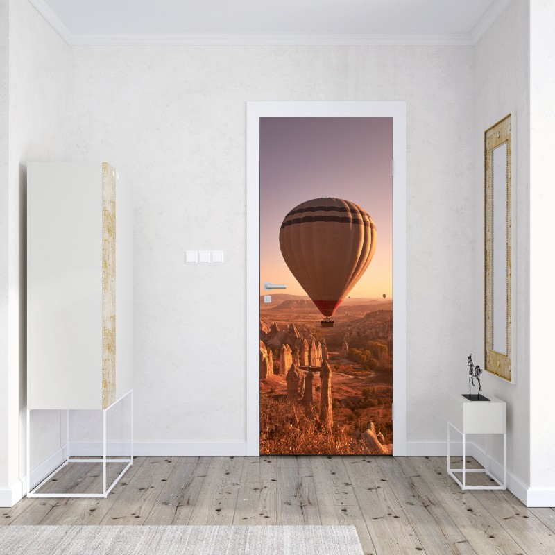 Naklejka na drzwi balon nad Kapadocją o wschodzie słońca – Wallissimo® Naklejka na drzwi balon nad Kapadocją o wschodzie słońca – Wallissimo®