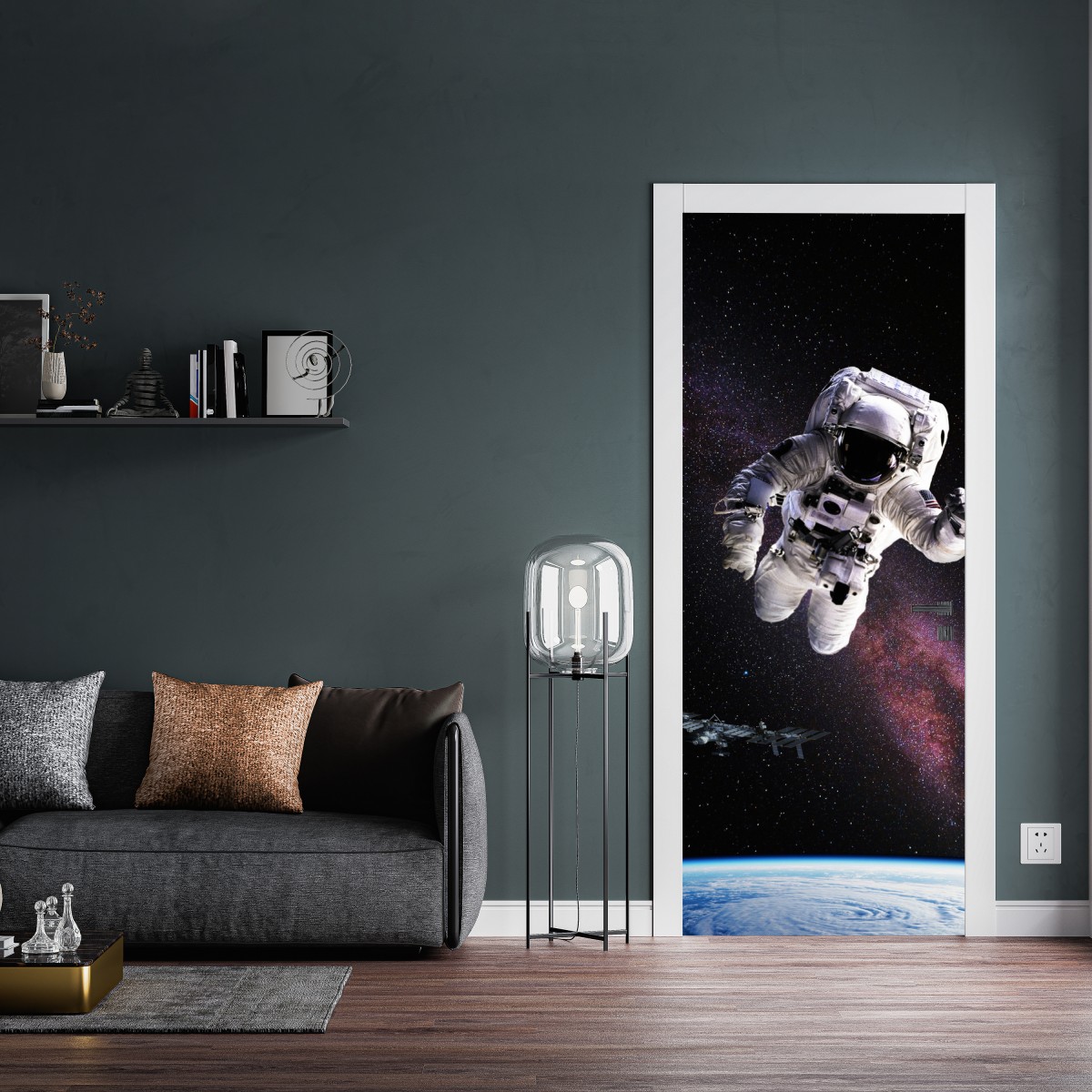 Naklejka na drzwi astronauta nad Ziemią i galaktyką – Wallissimo® Naklejka na drzwi astronauta nad Ziemią i galaktyką – Wallissimo®
