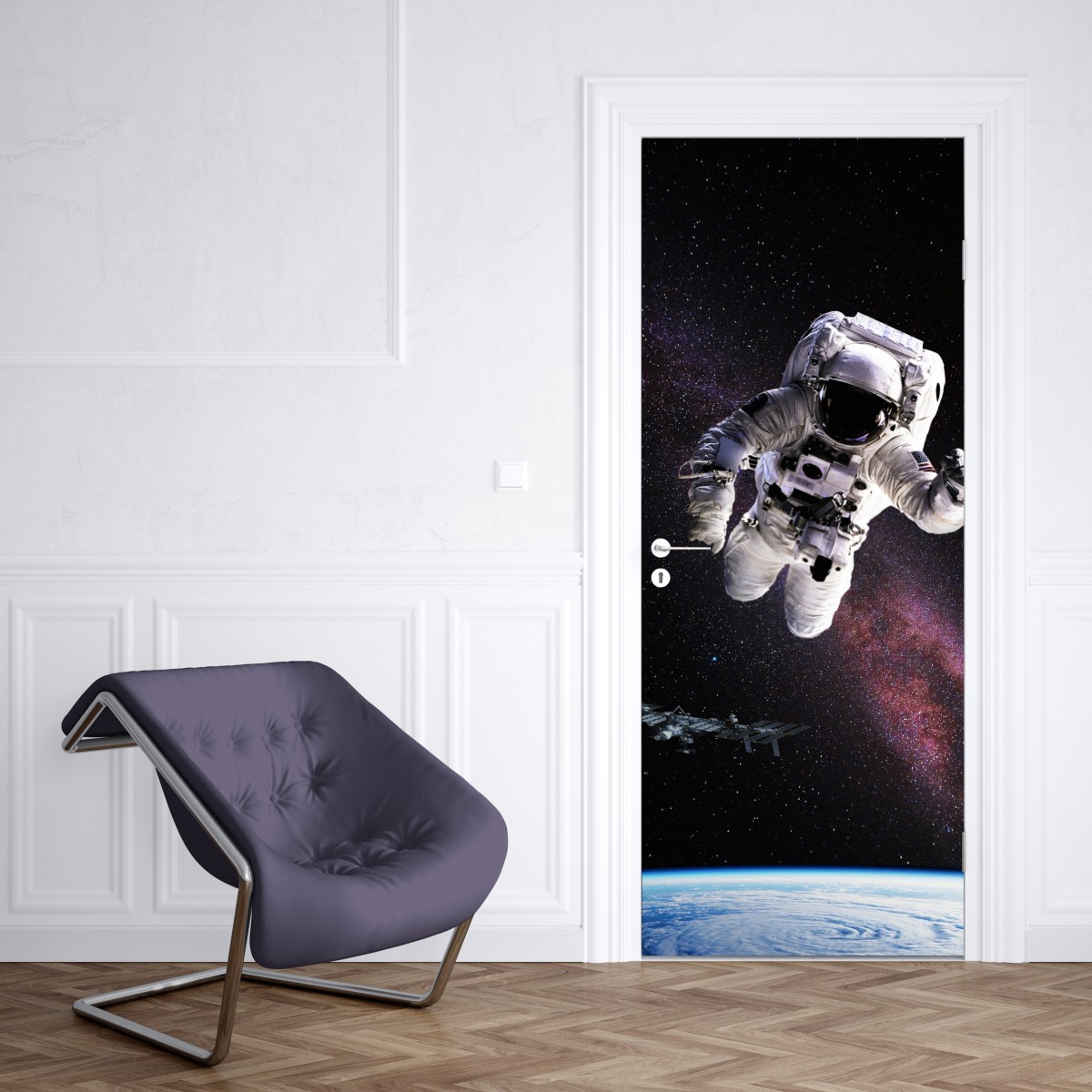Naklejka na drzwi astronauta nad Ziemią i galaktyką – Wallissimo® Naklejka na drzwi astronauta nad Ziemią i galaktyką – Wallissimo®
