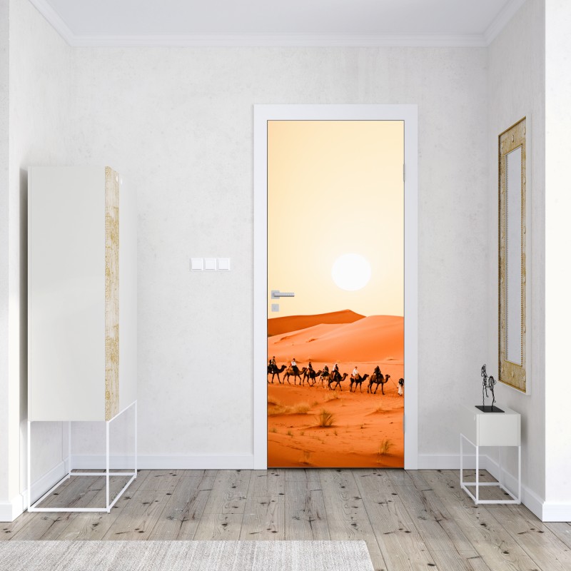 Naklejka na drzwi karawana wielbłądów o zachodzie słońca na pustyni – Wallissimo® Naklejka na drzwi karawana wielbłądów o zachodzie słońca na pustyni – Wallissimo®
