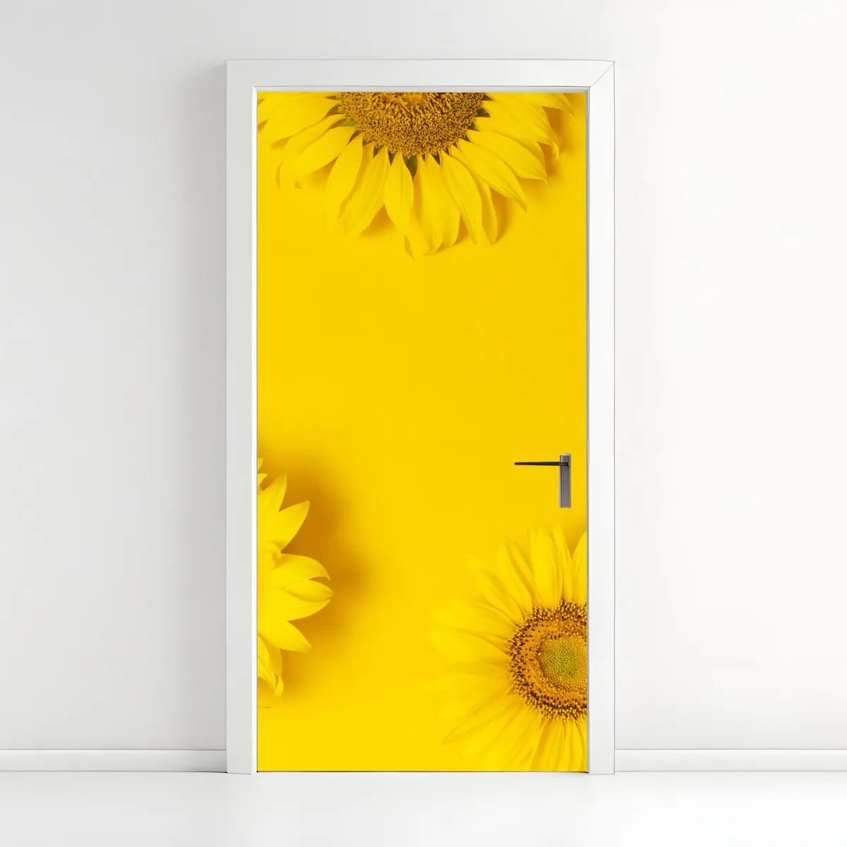 Naklejka na drzwi trio słoneczników na żółtym tle – Wallissimo® Naklejka na drzwi trio słoneczników na żółtym tle – Wallissimo®