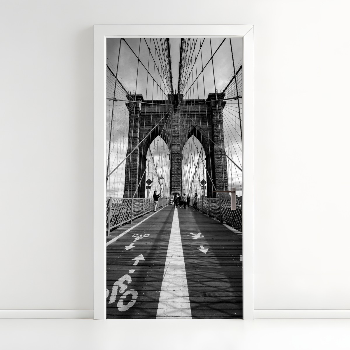 Door sticker Brooklyn Bridge perspective in monochrome – Wallissimo®