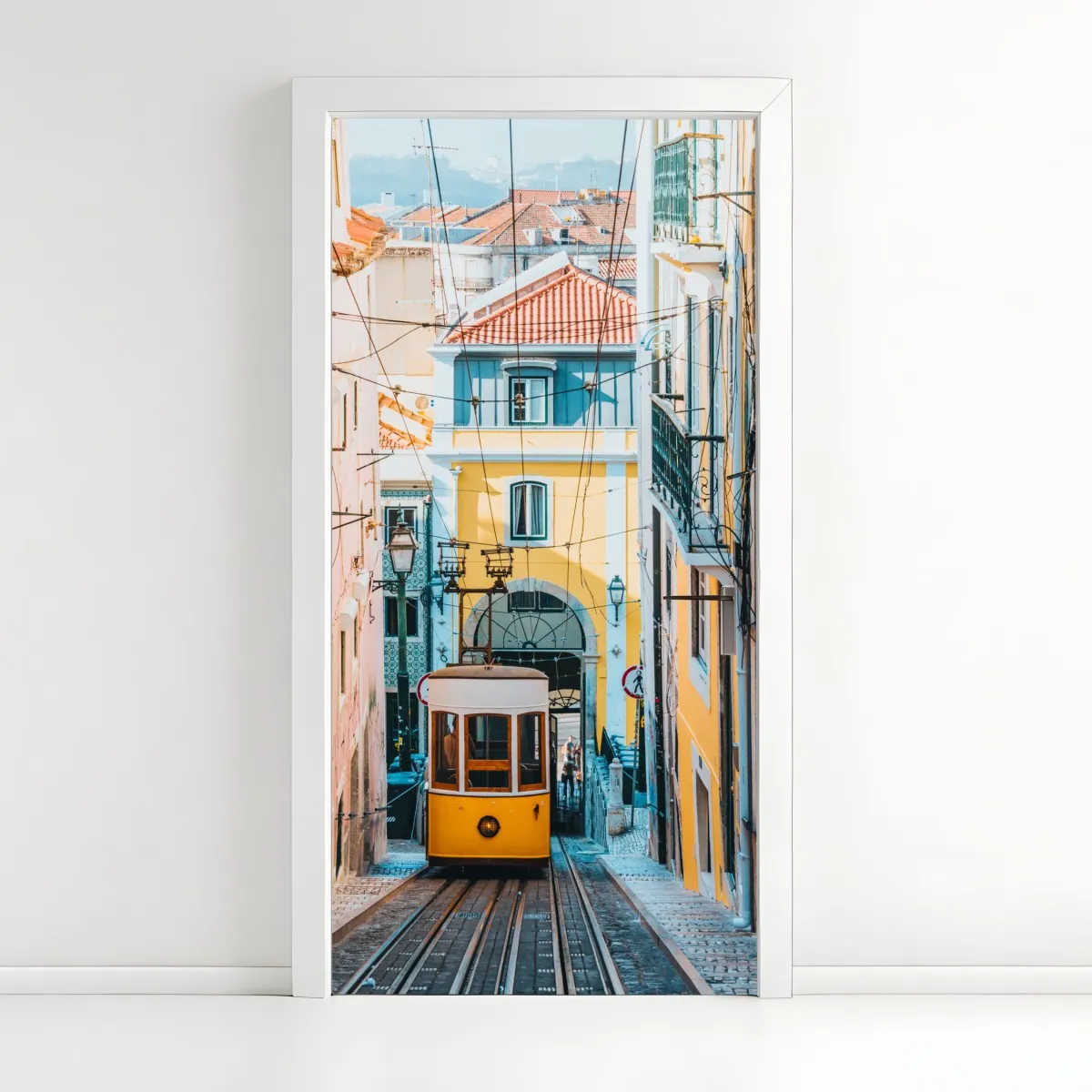 Naklejka na drzwi kolorowy tramwaj bica w Lizbonie – Wallissimo® Naklejka na drzwi kolorowy tramwaj bica w Lizbonie – Wallissimo®