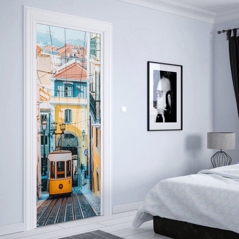 Naklejka na drzwi kolorowy tramwaj bica w Lizbonie – Wallissimo® Naklejka na drzwi kolorowy tramwaj bica w Lizbonie – Wallissimo®