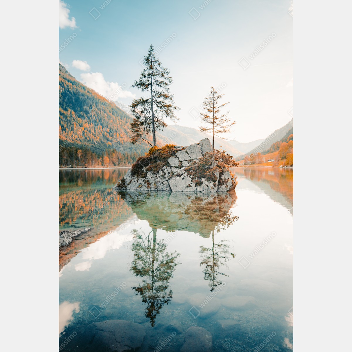 Naklejka na drzwi słoneczna skalna wyspa nad jeziorem Hintersee – Wallissimo® Naklejka na drzwi słoneczna skalna wyspa nad jeziorem Hintersee – Wallissimo®